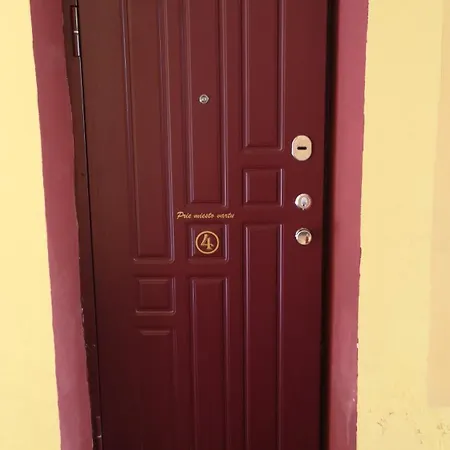 Prie Miesto Vartu Bed & Breakfast 4*